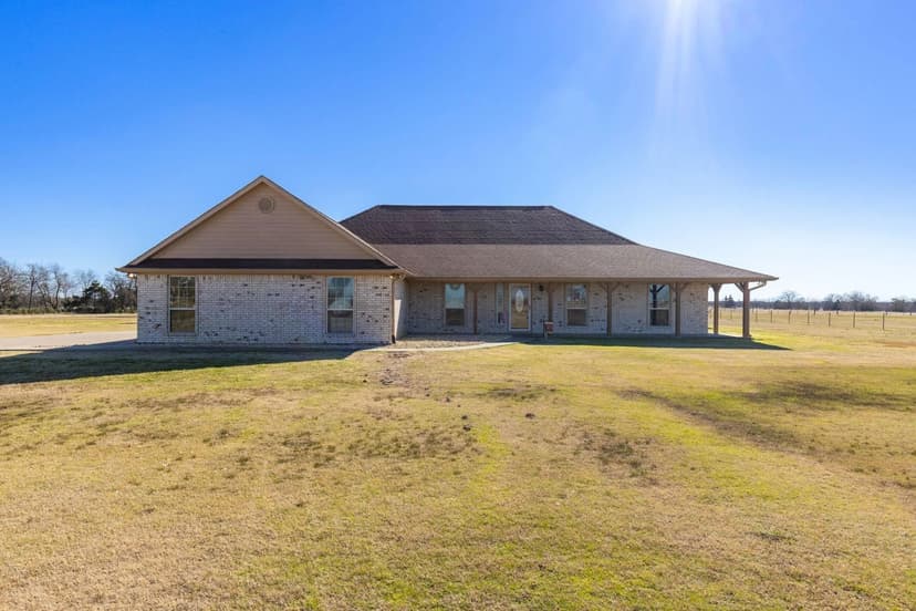 Scenic 41 Acres w/Barn, Ponds, & Spacious 4-bedroom House!