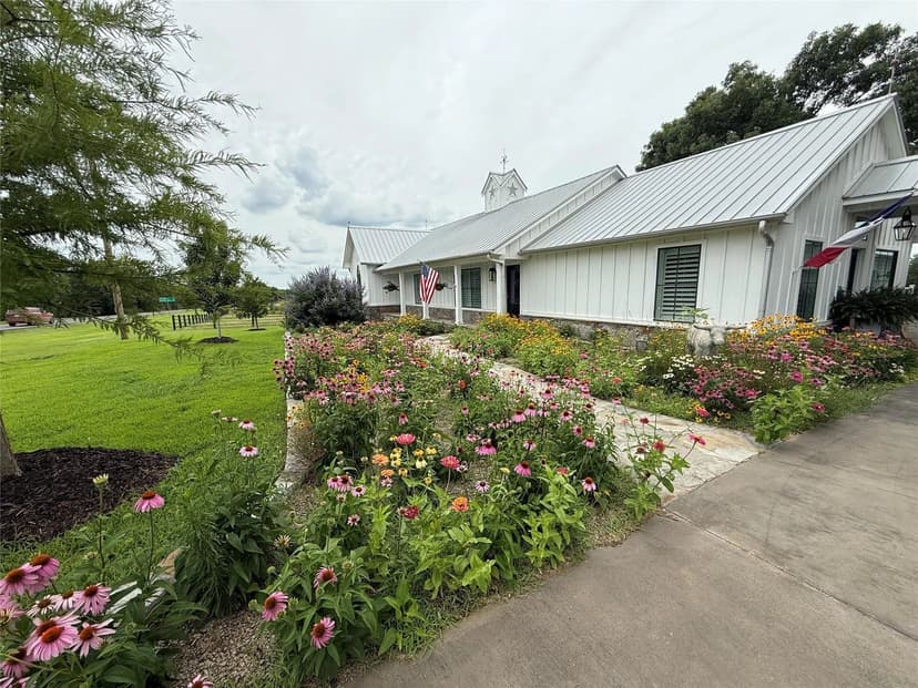 Custom House w/tasteful antique finishes on 16 acres in town!