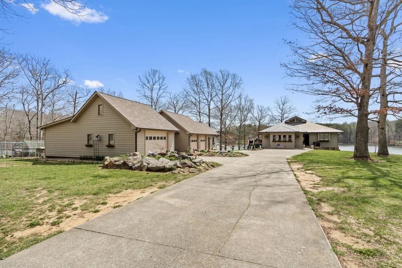 Lakefront Home on 1.73 Acres in Grundy County, TN