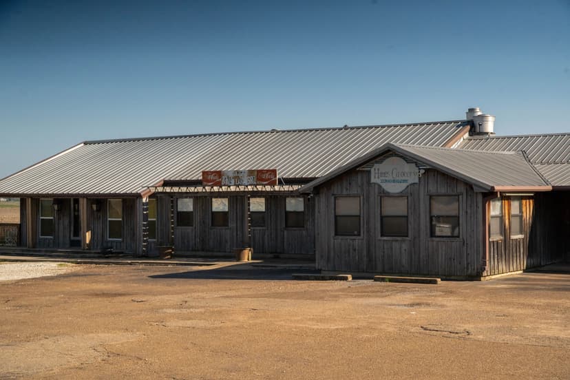 Hines Grocery Commercial Building on 3 Acres in Yazoo County, MS
