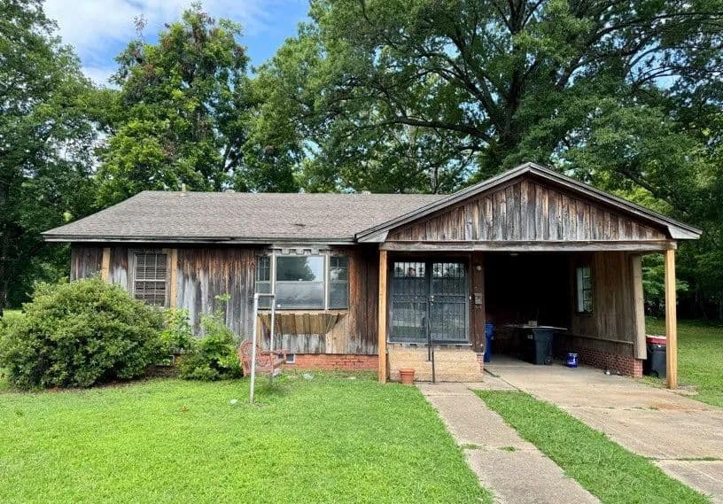 Home in Bolivar County at 221 N Third Avenue in Cleveland, MS