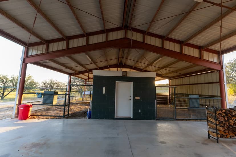 Custom Home on 146 +/- Acres...Shop, Barndo, Oaks, Surface Water, Views