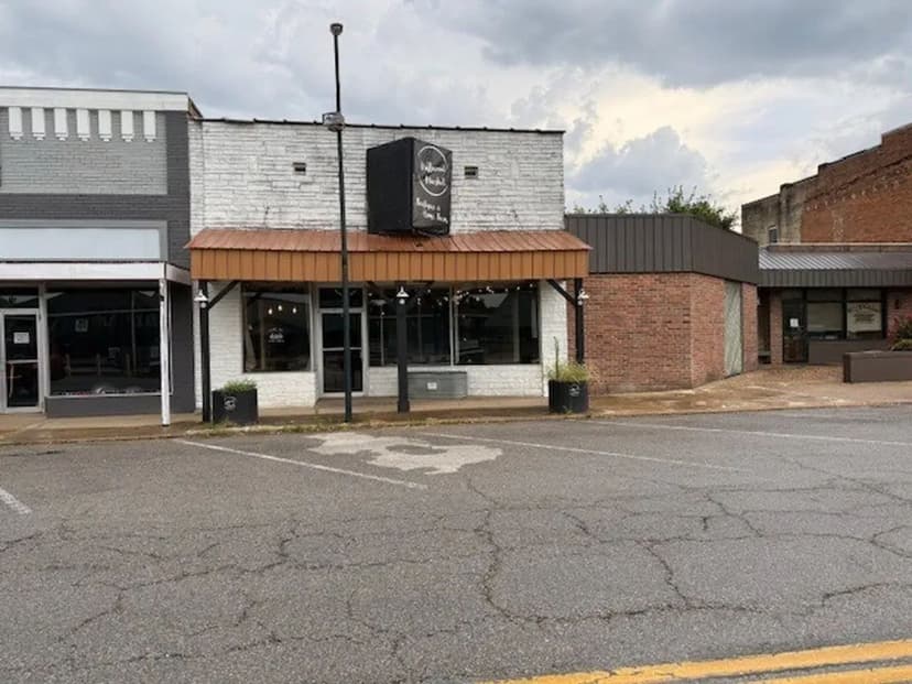 2,880 Sq Ft. Retail/Office Space, Display Windows, Newer Roof, Newer HVAC, Howell County