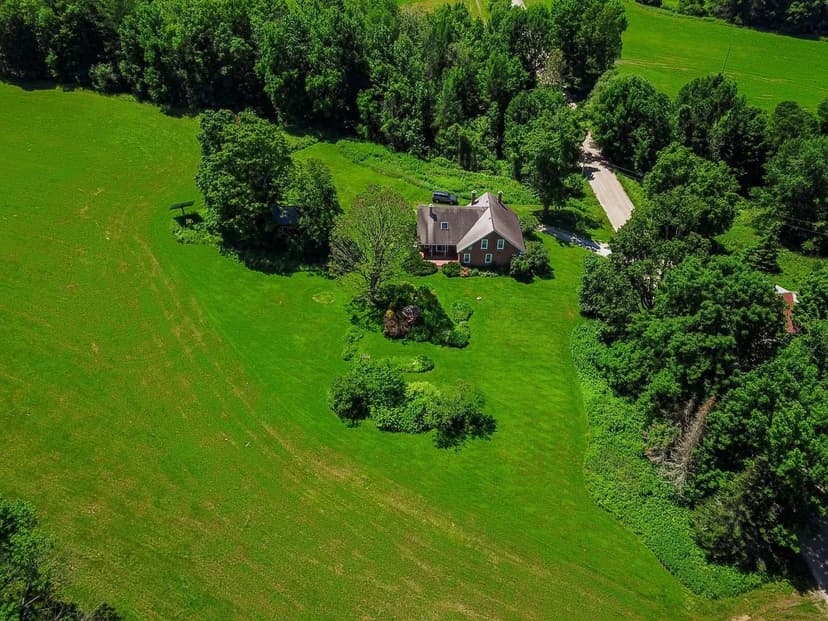 1211 Middle Rd - Plainfield