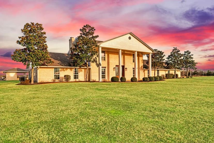 Paris TX Multi-Use Property Auction