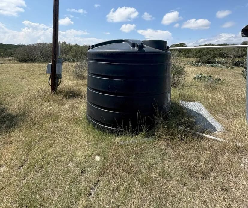 Hughes High Fence Hunting Ranch