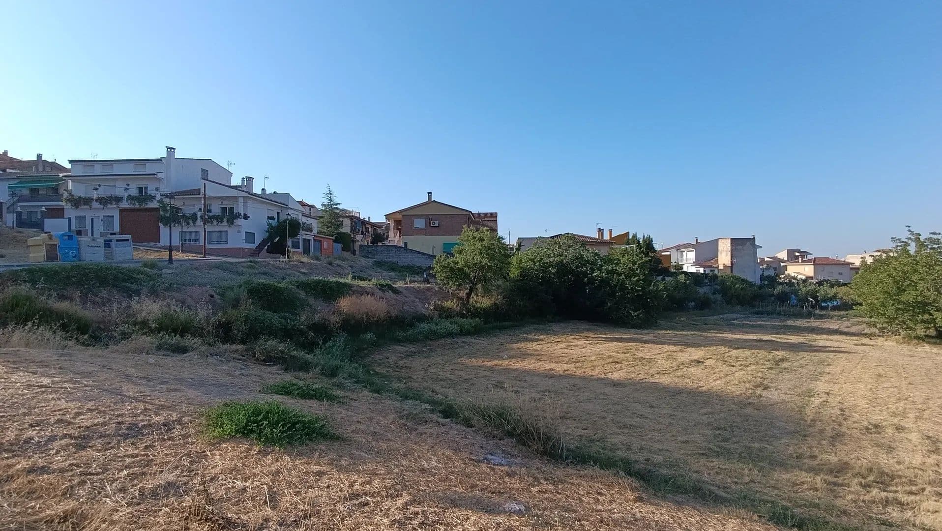 VENTA SOLAR URBANO no consolidado 1.350 m2. para hacer hasta 7 viviendas - Spain