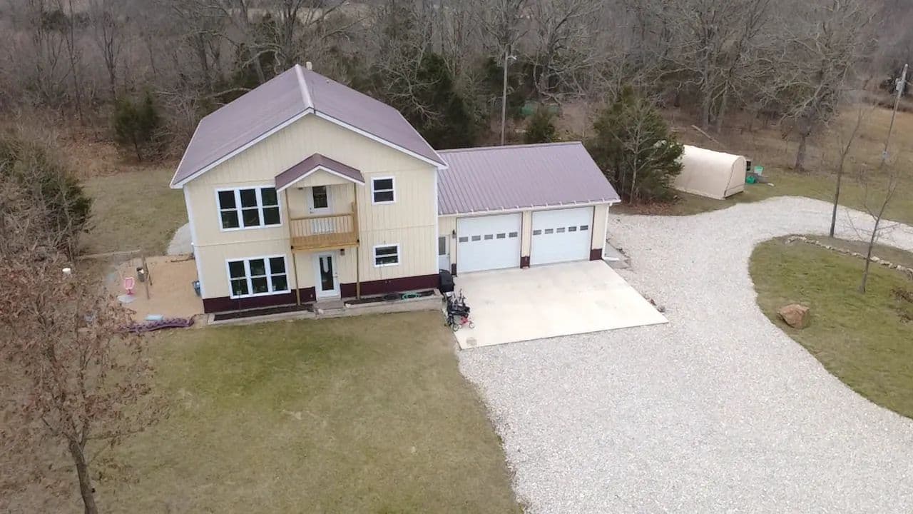 5-Bedroom, 2-Bath Country Home in Salem, MO on 6 Acres - Salem, Missouri, 65560