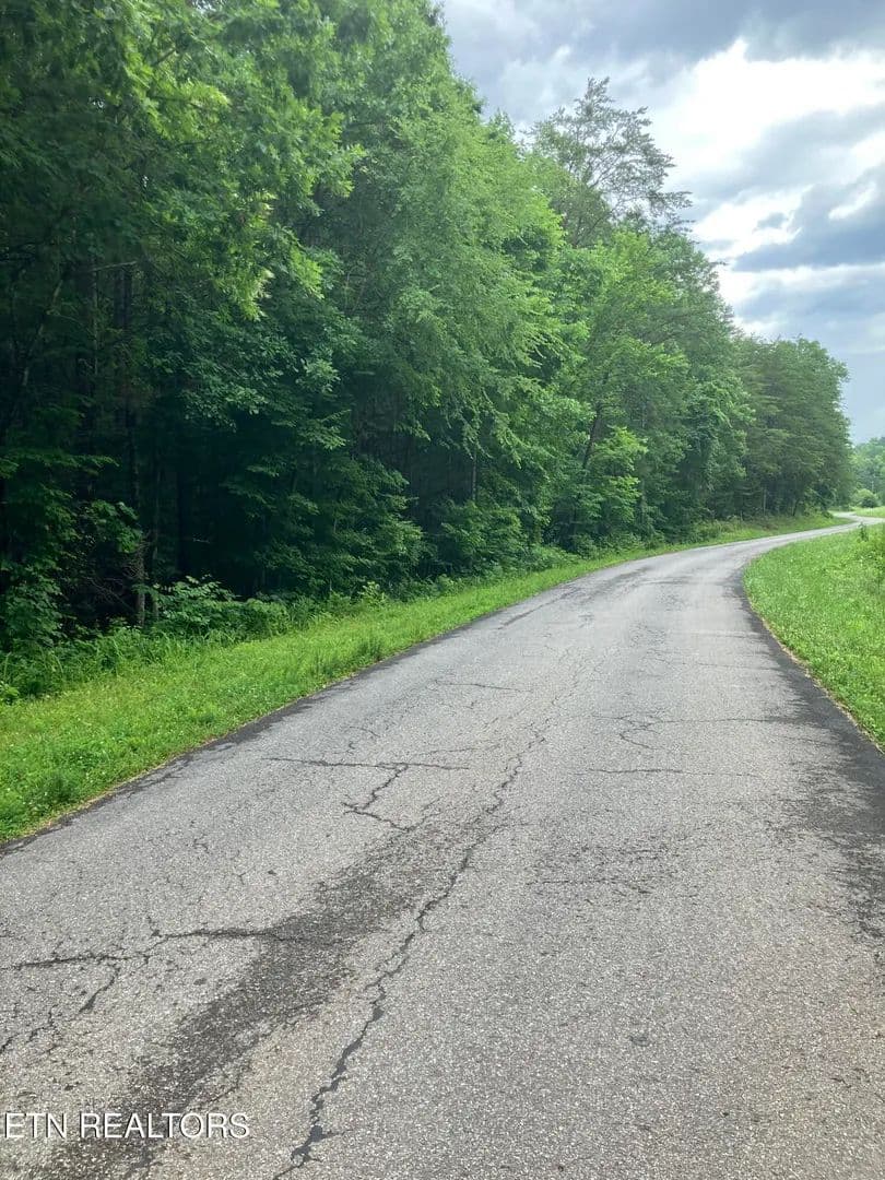 5 Acres of Land for Sale in Vonore, Tennessee - Vonore, Tennessee, 37885