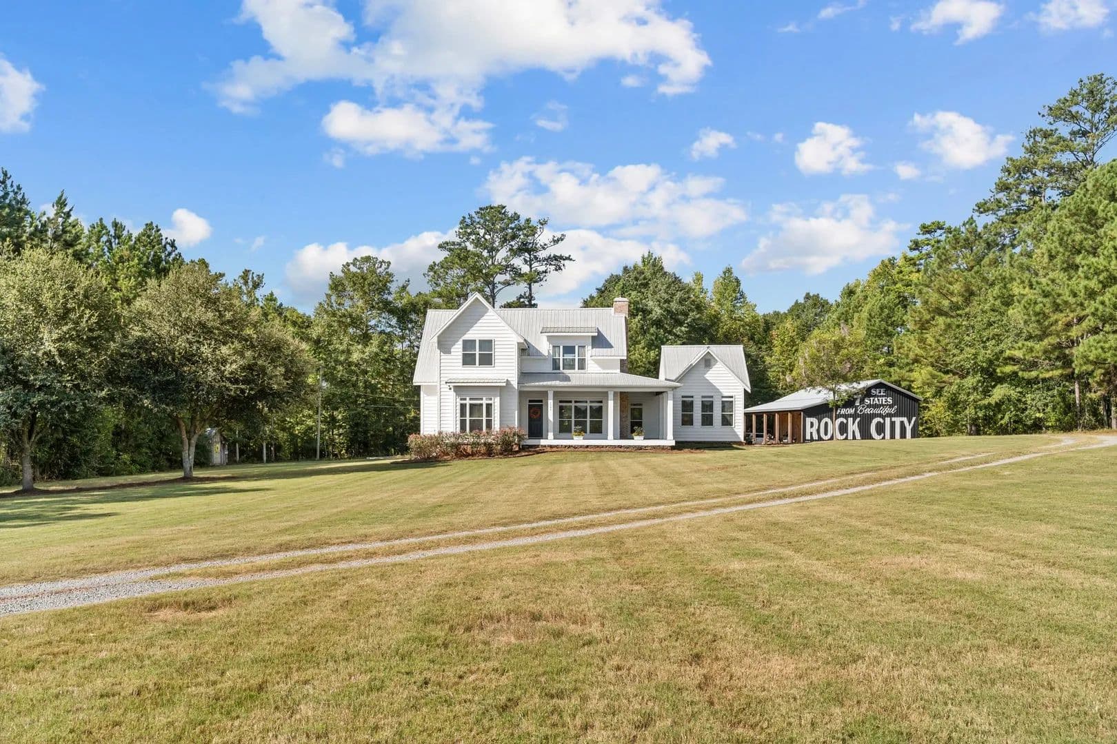 Farmhouse Estate on 9 +/- Acres in Waverly, Alabama - Waverly, Alabama, 36879