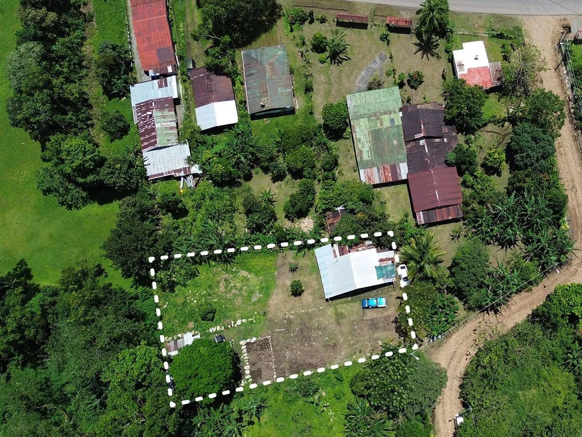Venta de Lote con Casa y Cabaña en General Viejo - Costa Rica