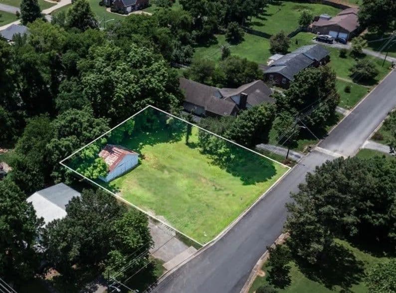 0.29 Acres of Land for Sale in Pulaski, Tennessee - Pulaski, Tennessee, 38478