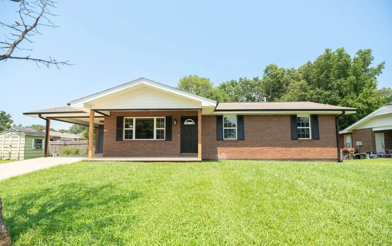 Beautifully Renovated 4-Bed Home For Sale - Poplar Bluff, Missouri, 63901