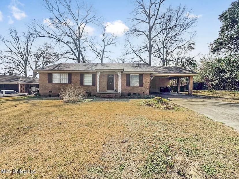 4 Oakhurst Drive Home for Sale - Natchez, MS