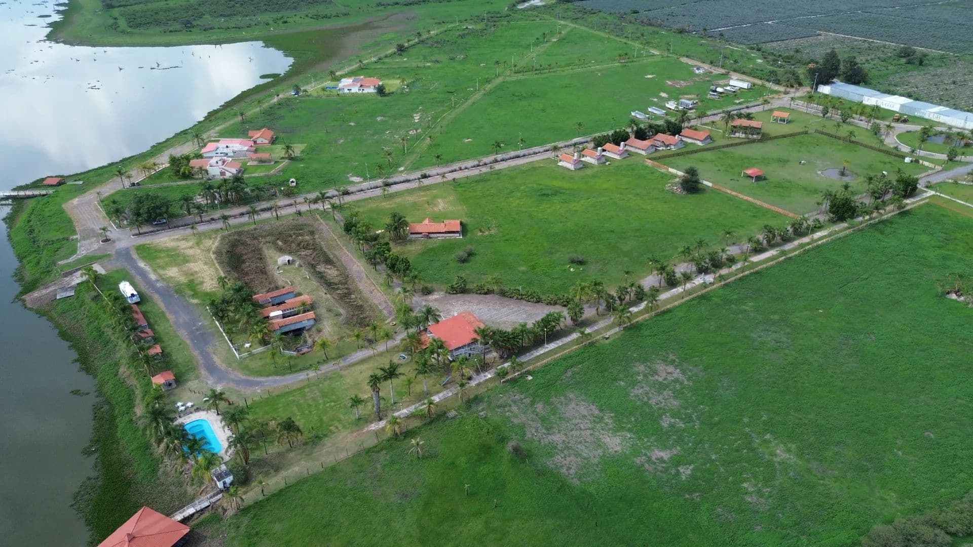 Terrenos en venta a pie de lago La Vega - land for sale