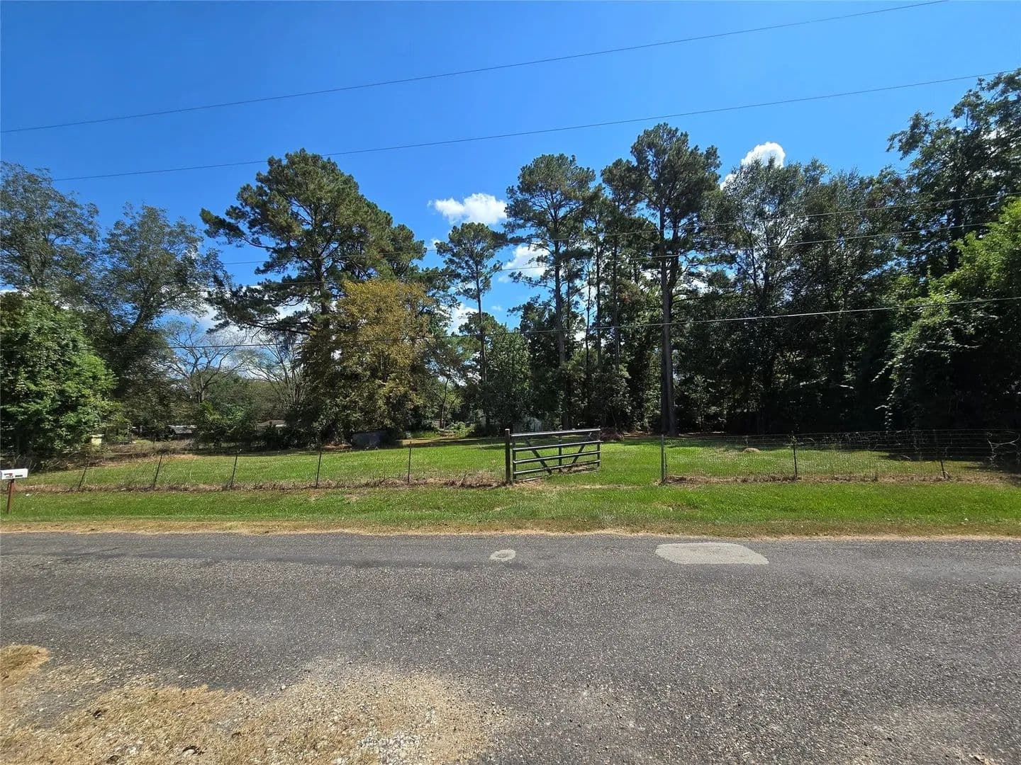 0.49 Acres of Land for Sale in Dayton, Texas - Dayton, Texas, 77535