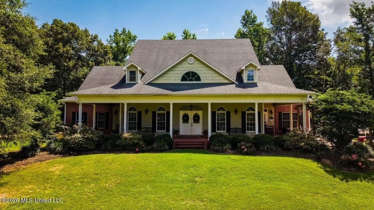 Luxury Country Estate on 70 Acres in Lawrence County - Monticello, Mississippi, 39754