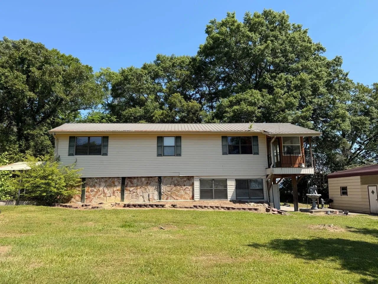 Charming and full of potential, this cozy home in Bridgeport AL - Bridgeport, Alabama, 35740