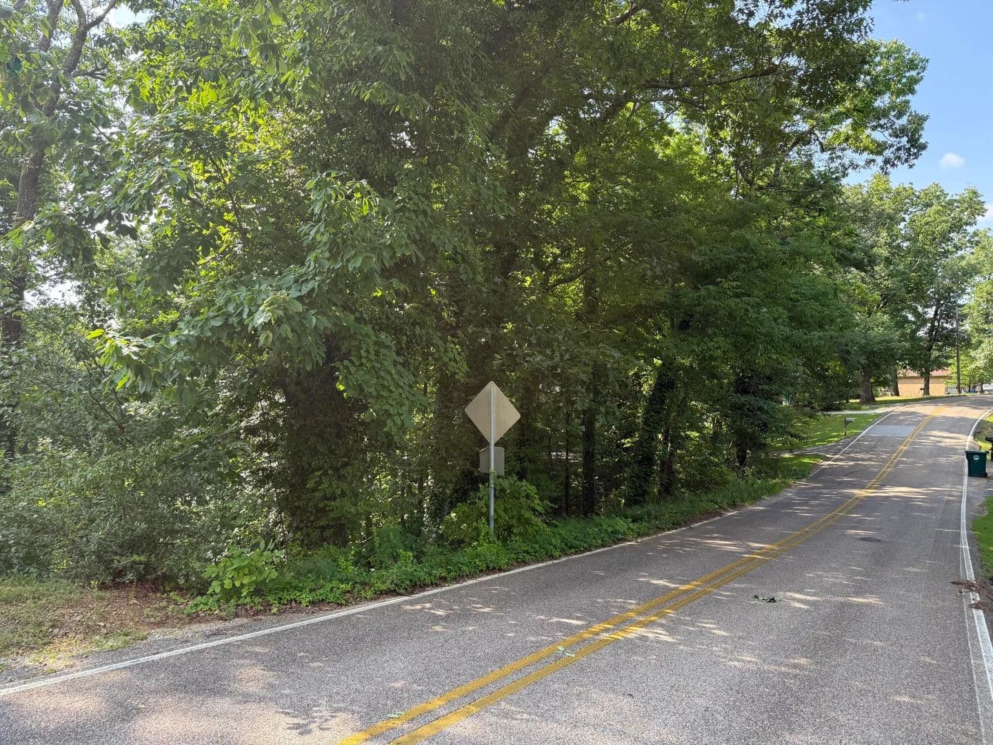 1.6 Acres of Land for Sale in Hixson, Tennessee - Hixson, Tennessee, 37343