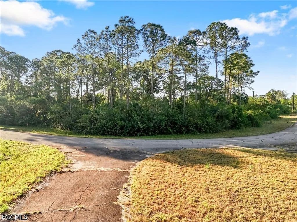 Property from 515 Spray Drive - KW - Labelle, Florida, 33935