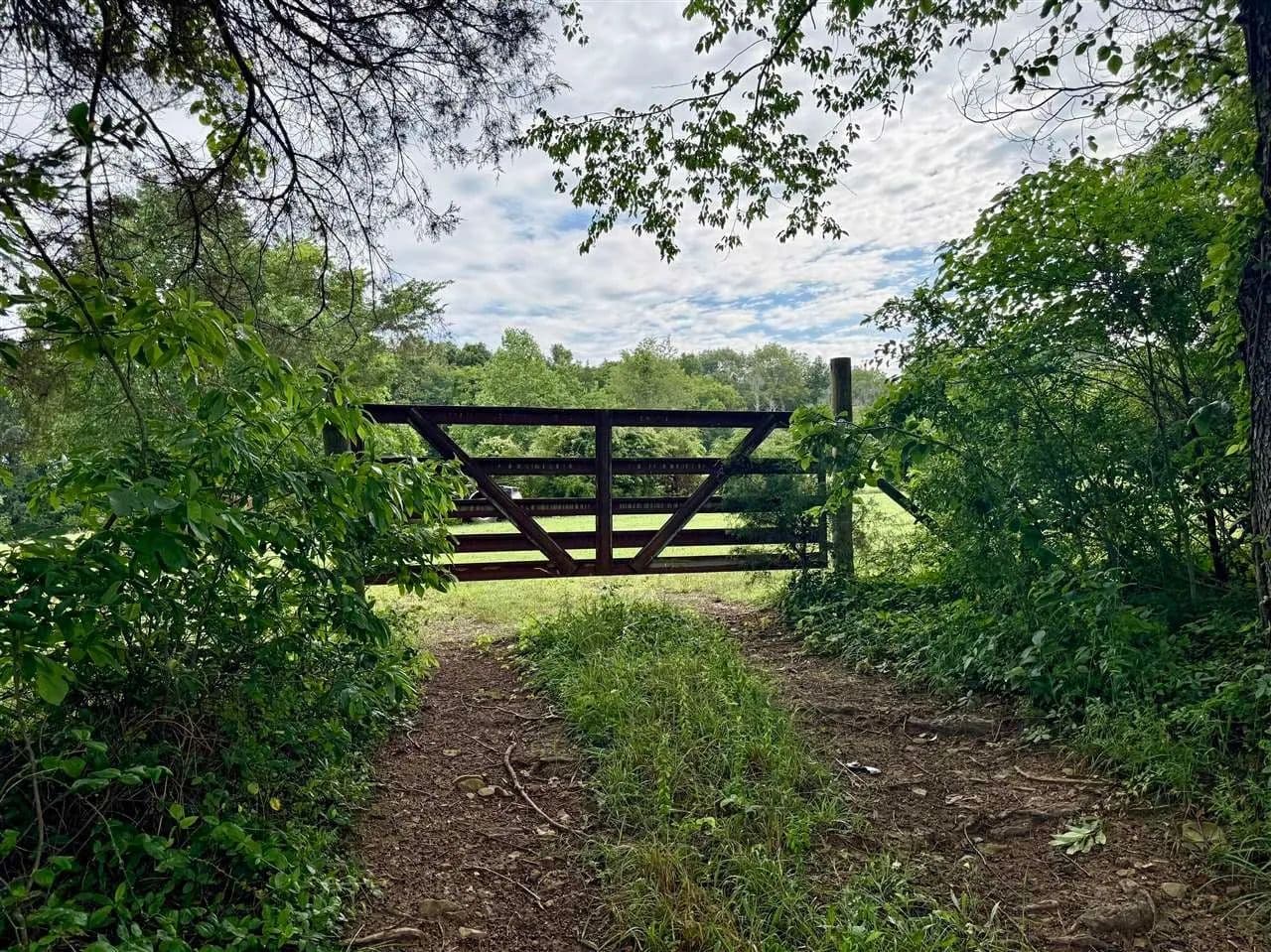 Lots & Land-Other in Franklin - Franklin, Kentucky, 42134
