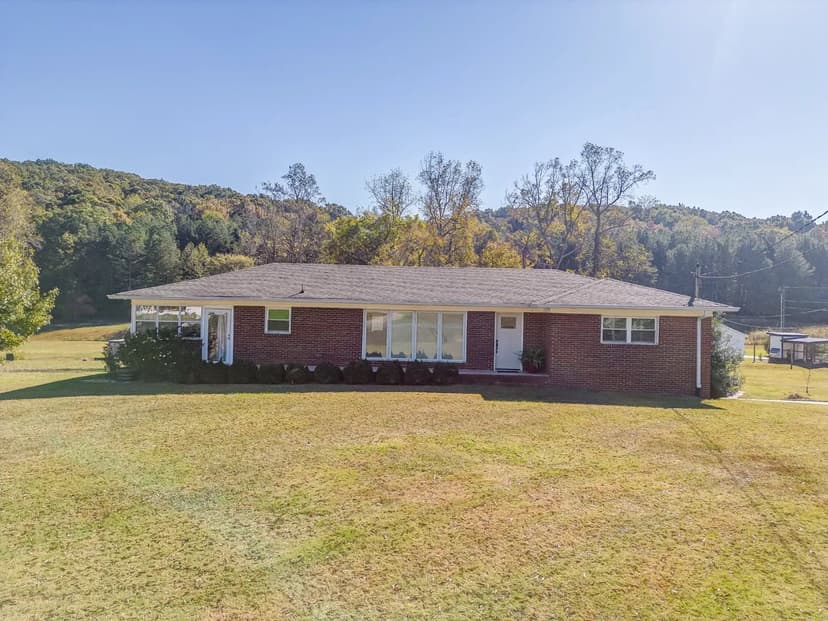 A Home on 5 Acres in Whitfield County, GA