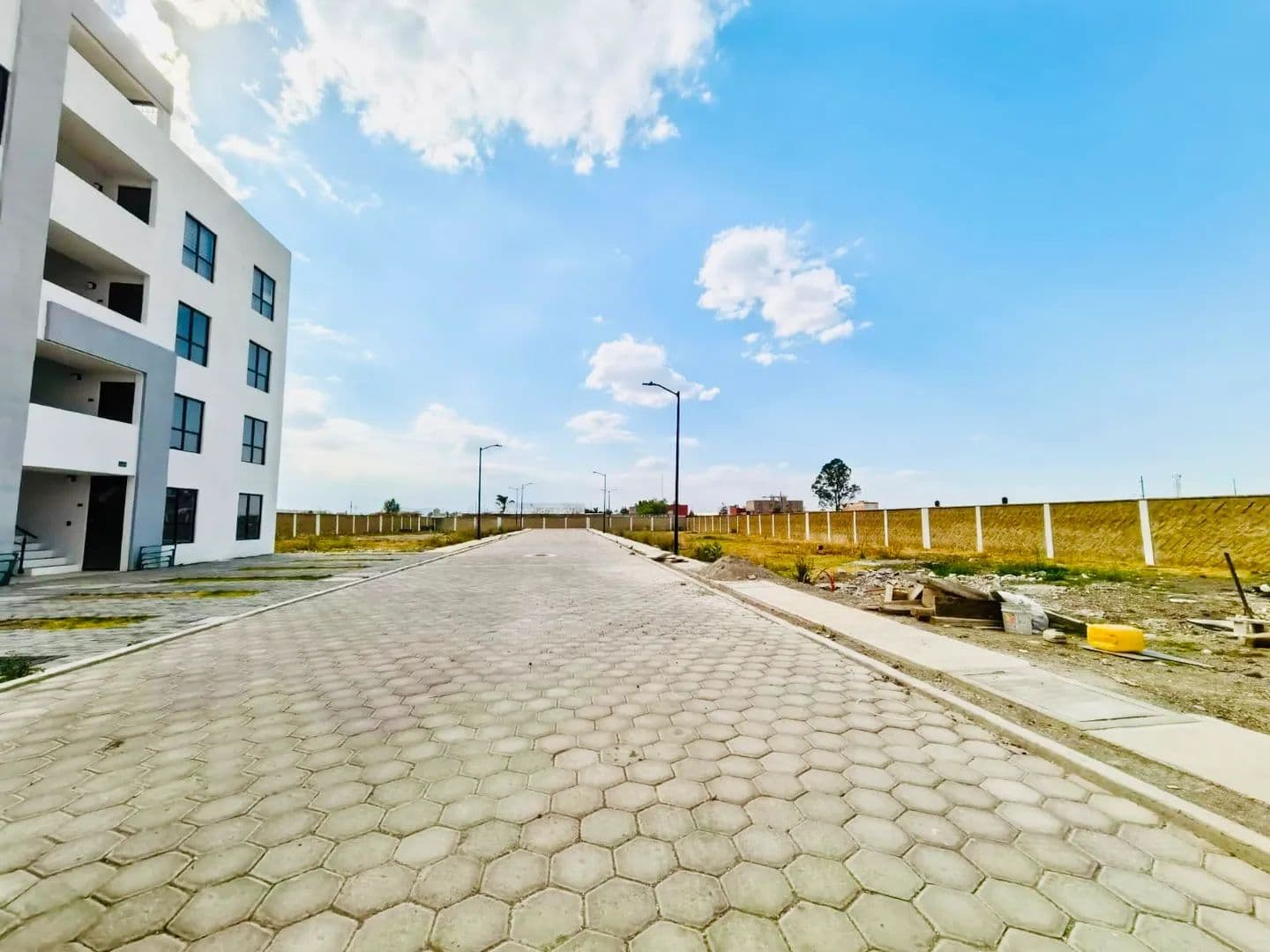 Terreno de 413.41 m² en Venta, ideal para Edificio de Departamentos en San Andres Cholula, Puebla. - land for sale