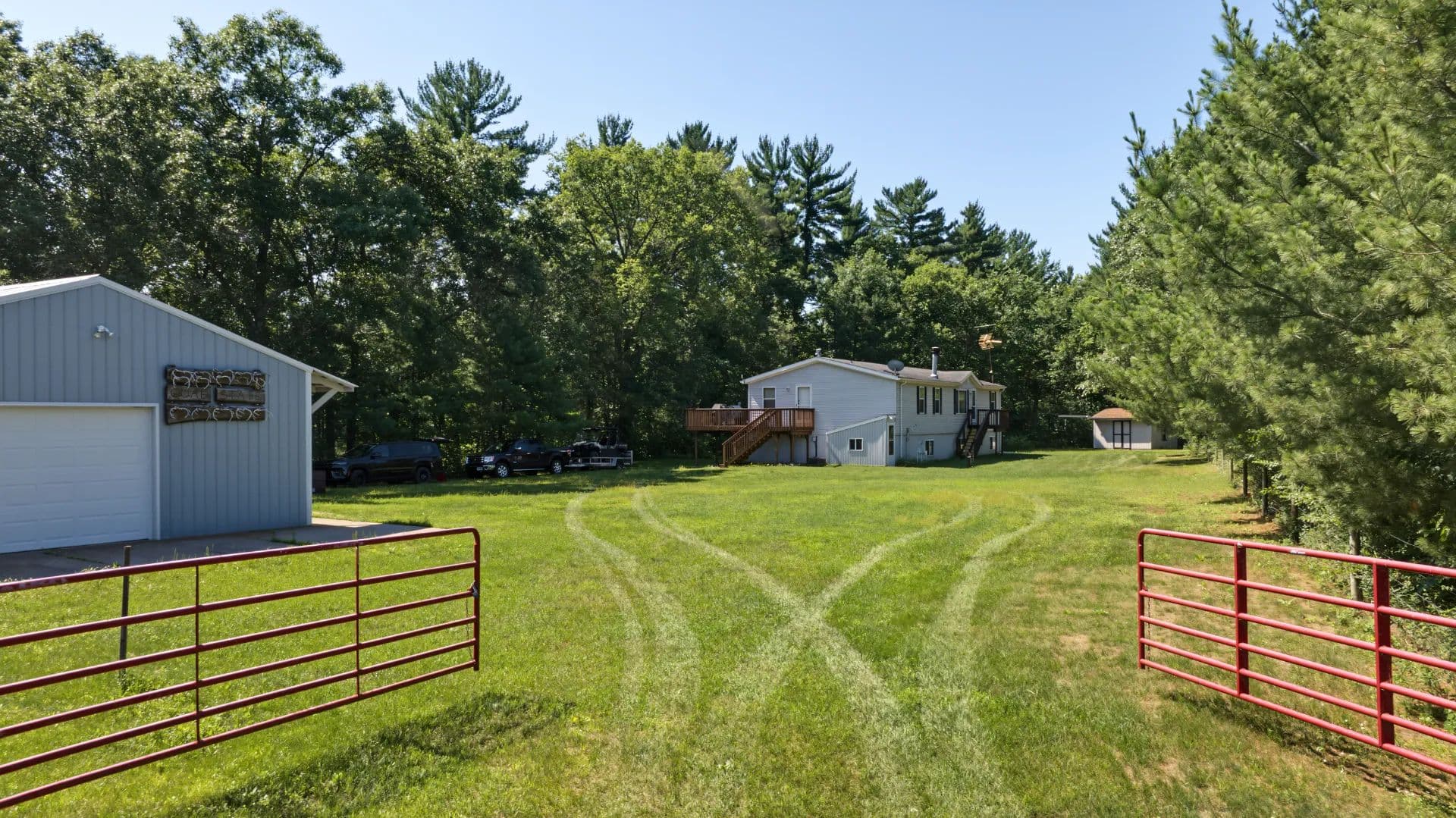 235± ACRE BLACK RIVER WATERFRONT & RECREATIONAL ESTATE - Black River Falls, Wisconsin, 54615