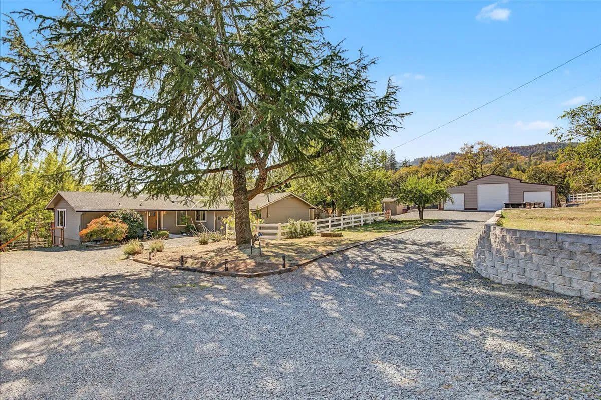 3583 Ross Lane - Medford, Oregon, 97501