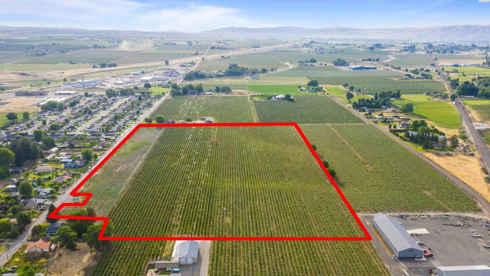 23.85 Acres of Land for Sale in Grandview, Washington - Grandview, Washington, 98930
