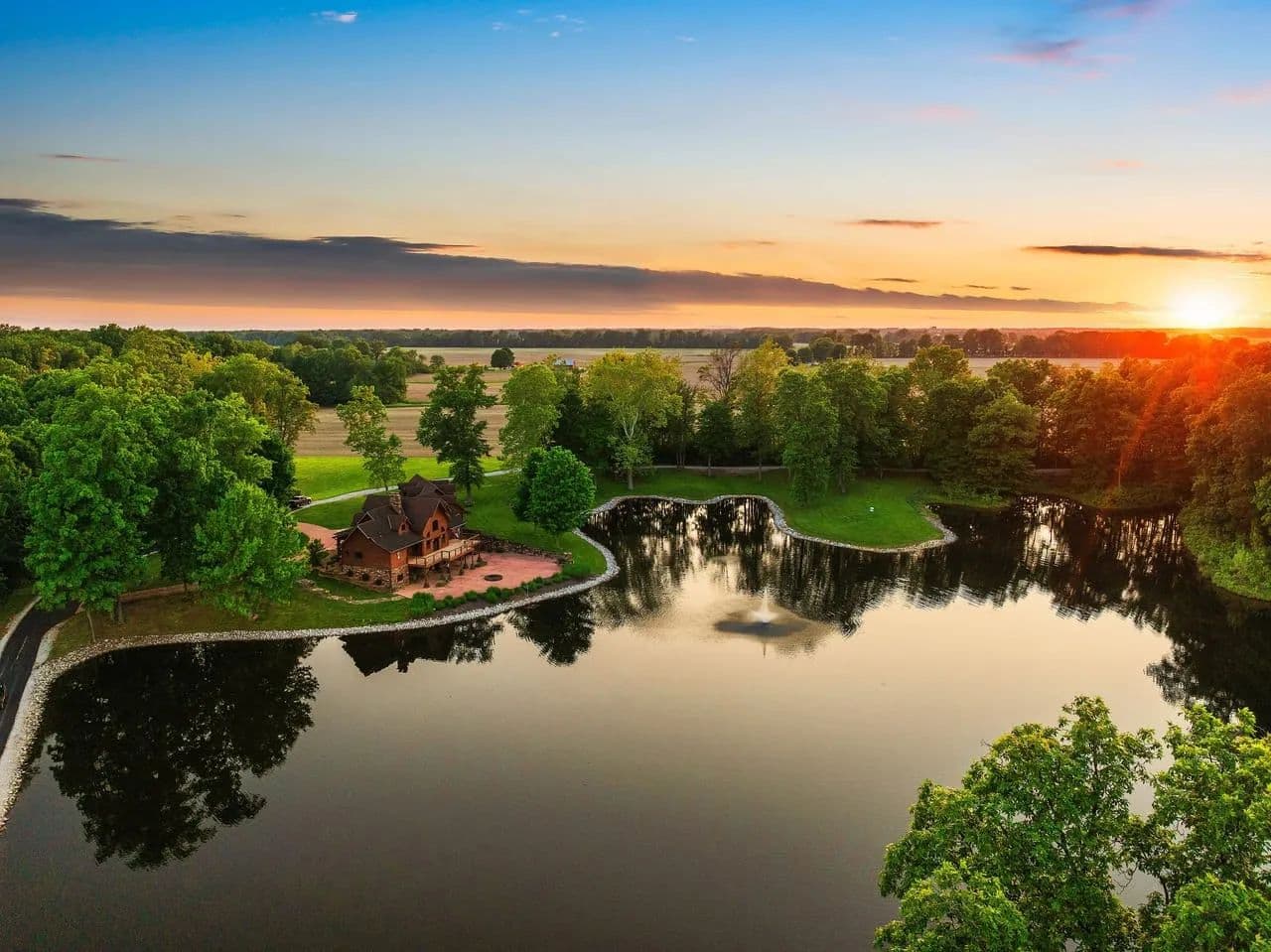 Honey Creek Retreat - Terre Haute, Indiana, 47803