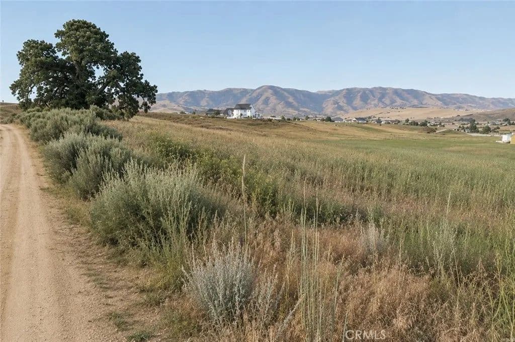 0.76 Acres of Land for Sale in Tehachapi, CA - Tehachapi, California, 93561