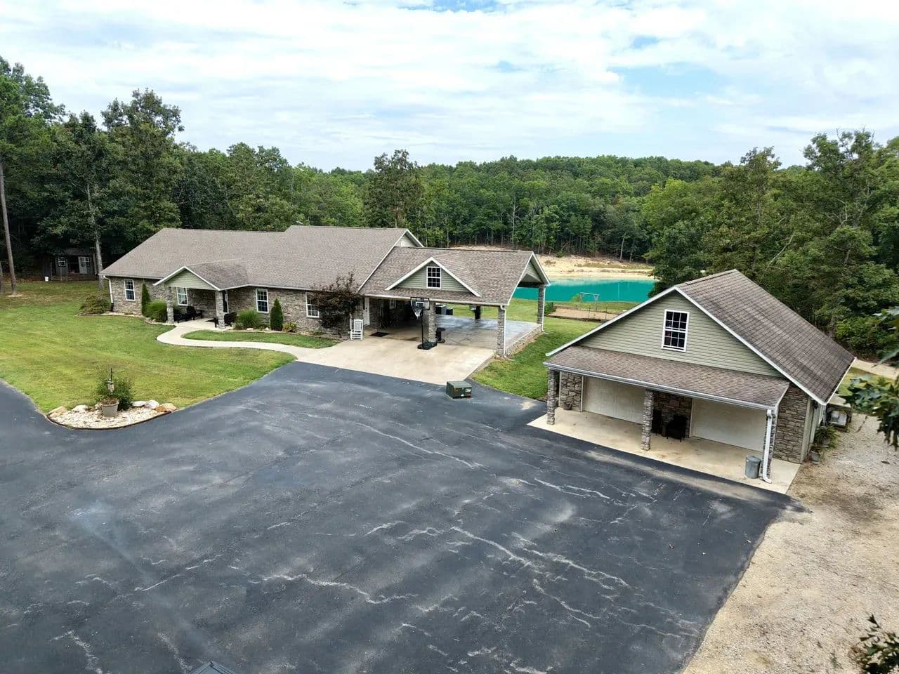 Custom-Built Estate For Sale in Ellsinore, MO - Ellsinore, Missouri, 63937