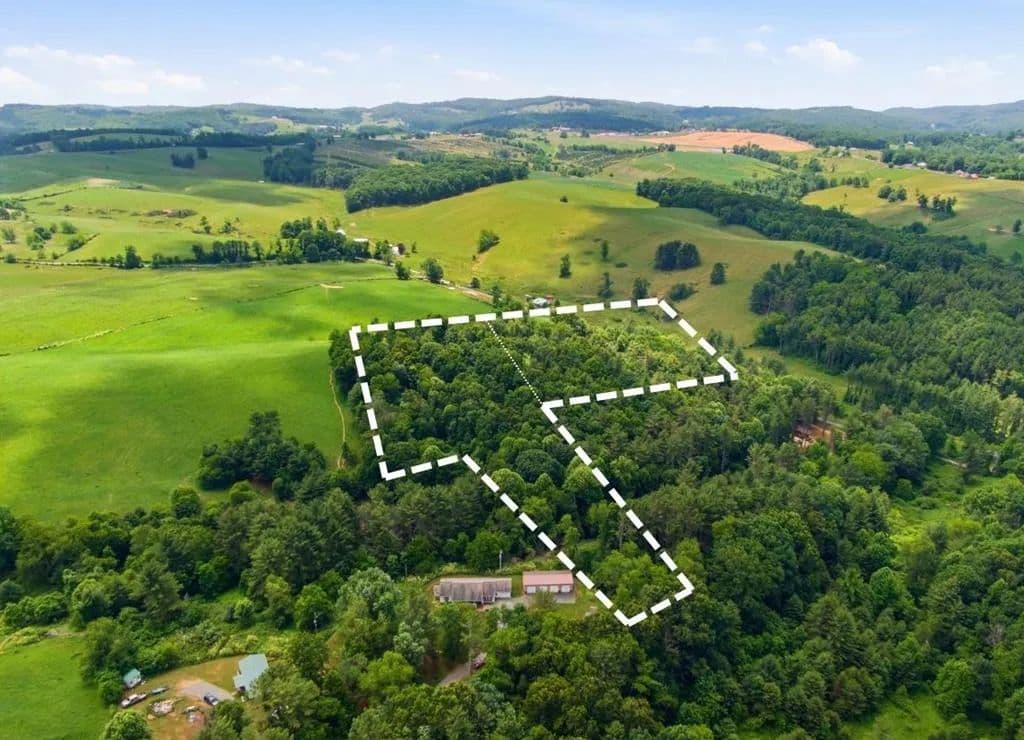 7.91 Acres of Land for Sale in Hillsville, VA - Hillsville, Virginia, 24343