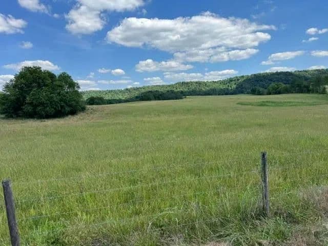 Property from Tract 7 L And N Turnpike Road - KW - Horse Cave, Kentucky, 42749