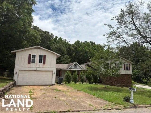 Large Home for a Tiny Home Price - Jonesboro, Arkansas, 72401