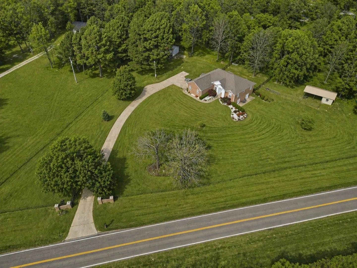 Contemporary Ranch Home in West Plains, MO for Sale on 1.65 Acres - land for sale