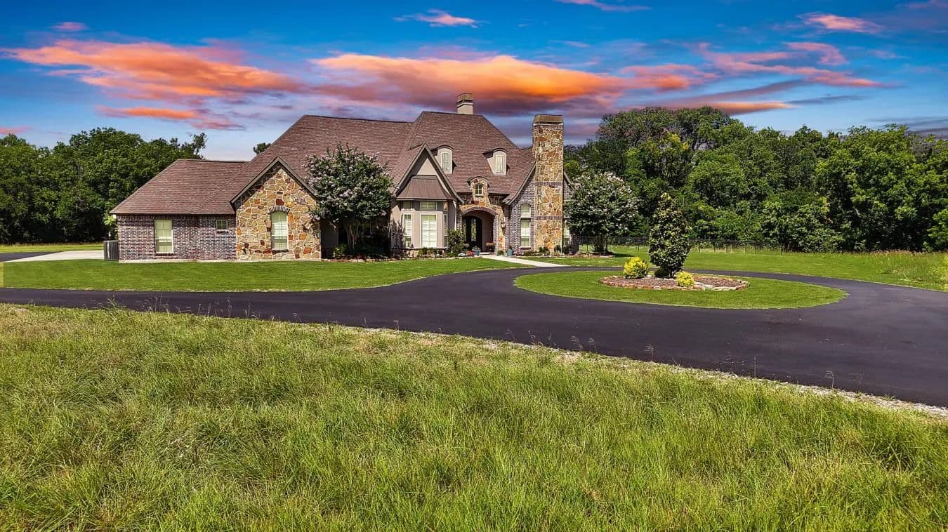 69 Acres with a Custom Home, Shop and Natural Gas - Van Alstyne, Texas, 75495