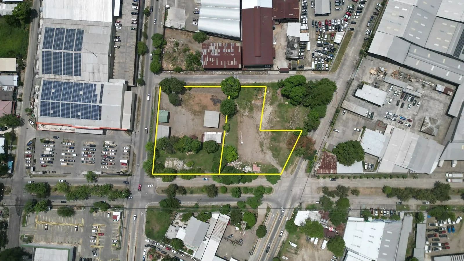 En Renta macrolote de terreno de 10,329.47V2 Comercial e Industrial – Ubicado 27-28 Calle, 09-10 Avenida, Barrio La Guardia, San Pedro Sula - Honduras