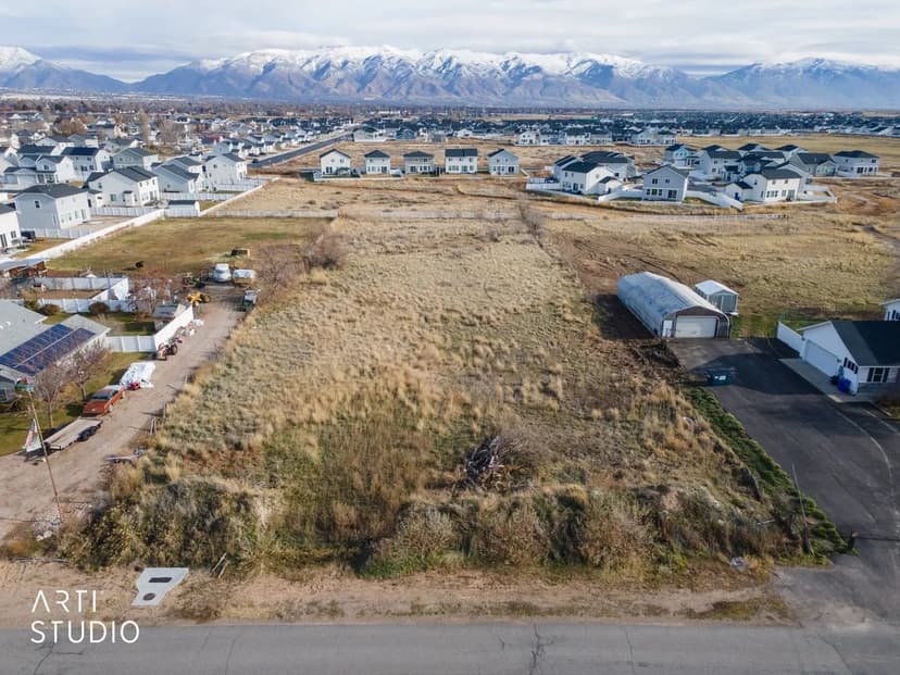 Land -Single Family Acreage in Syracuse