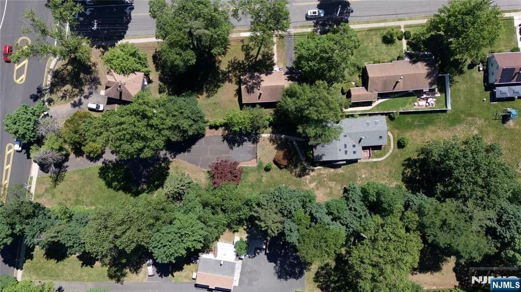 Property from 38 W Ridgewood Avenue - KW - Paramus, New Jersey, 7652