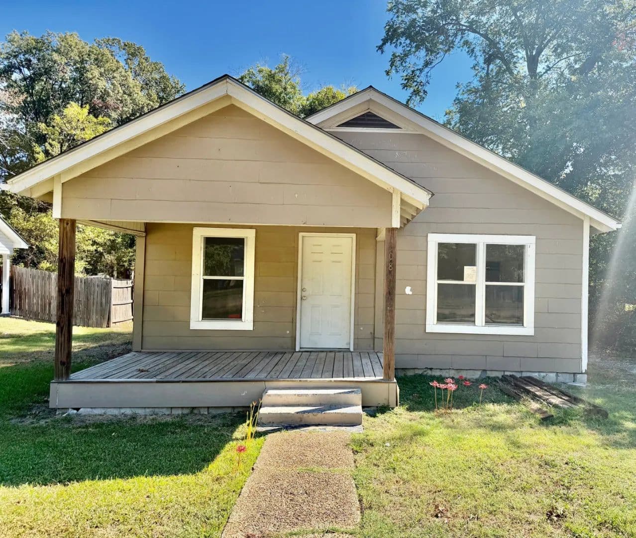 Home in Bolivar County at 208 N First Avenue in Cleveland, MS - land for sale