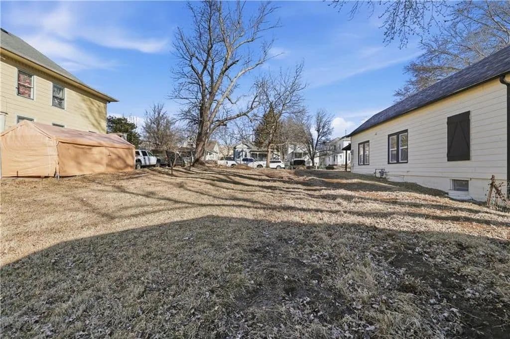 Property from 817 W White Oak Street - KW - Independence, Missouri, 64050