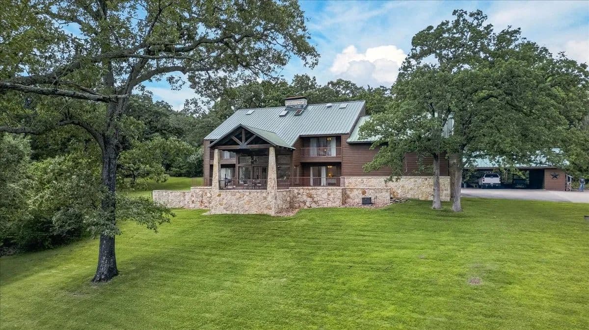 Property from 906 Valle Vista Drive - KW - Athens, Texas, 75751