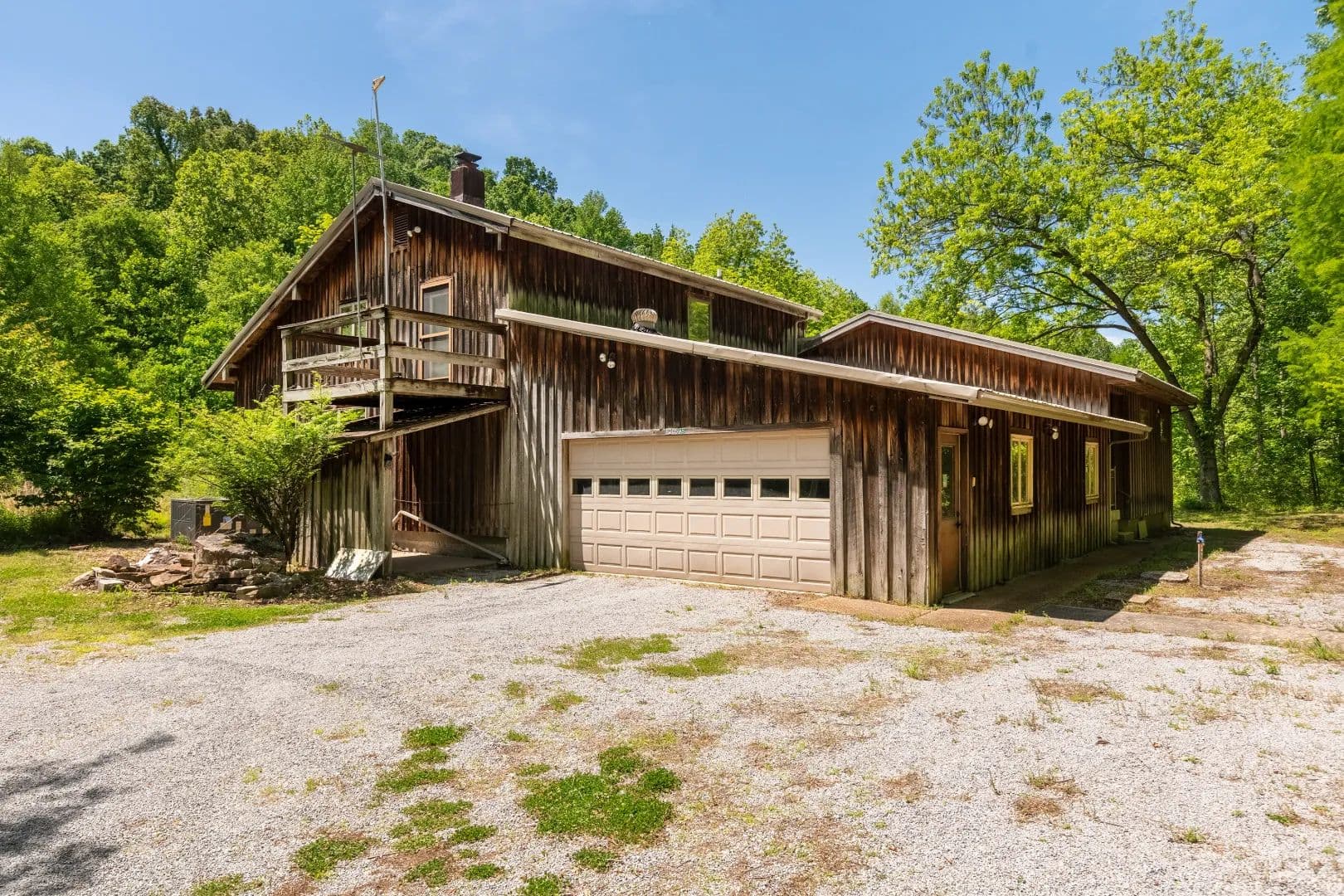 20598 Maggie Ln 127 acre home, barn, and green house - Illinois, 62988