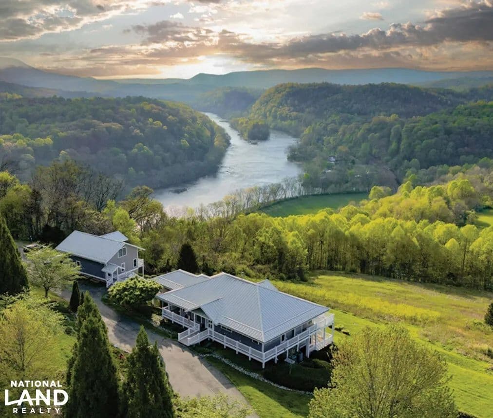 Bed and Breakfast with Amazing Views - Pearisburg, Virginia, 24134