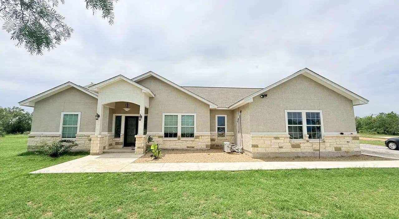 105 Hidden Haven - Floresville, Texas, 78114