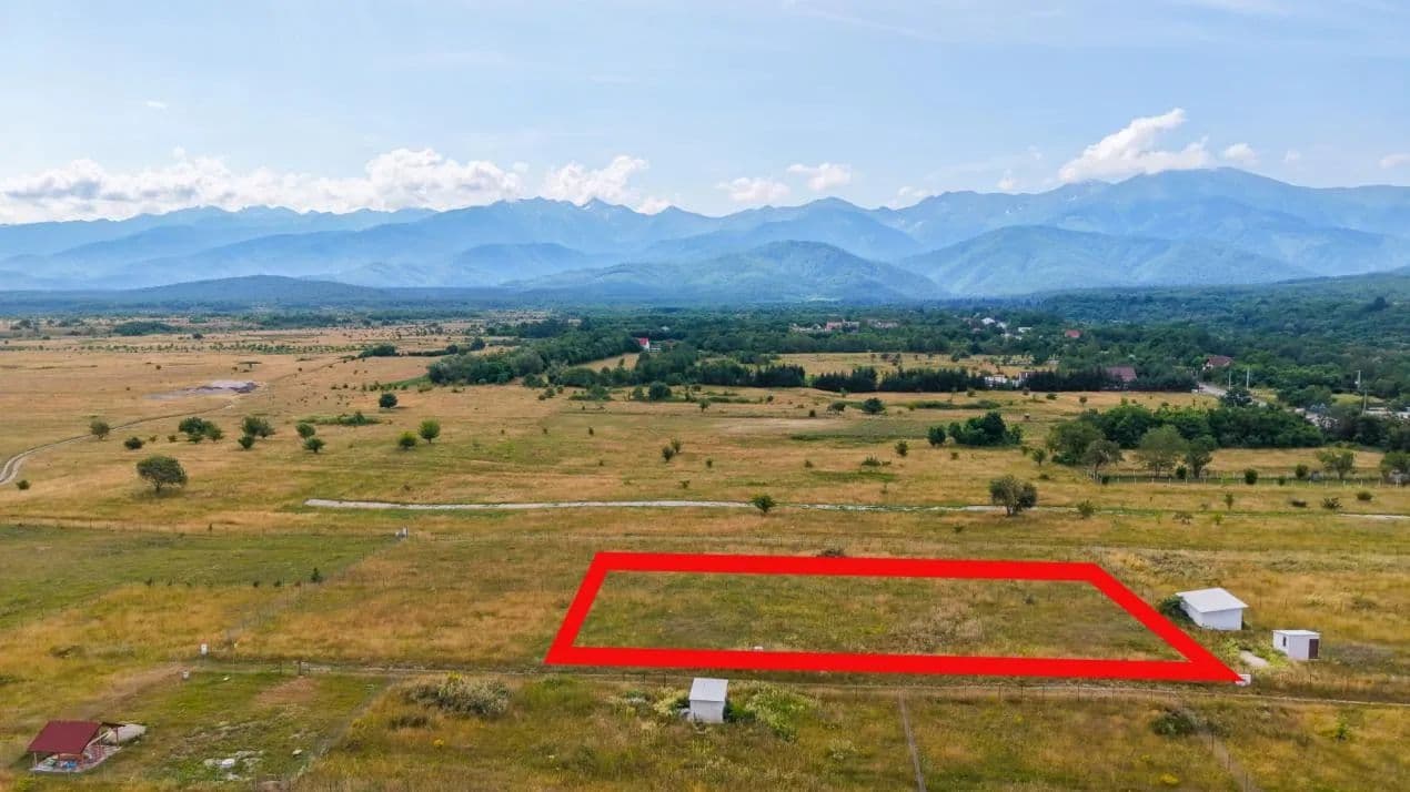 Teren cu priveliște spectaculoasă spre Munții Făgăraș- Valea Avrigului - land for sale