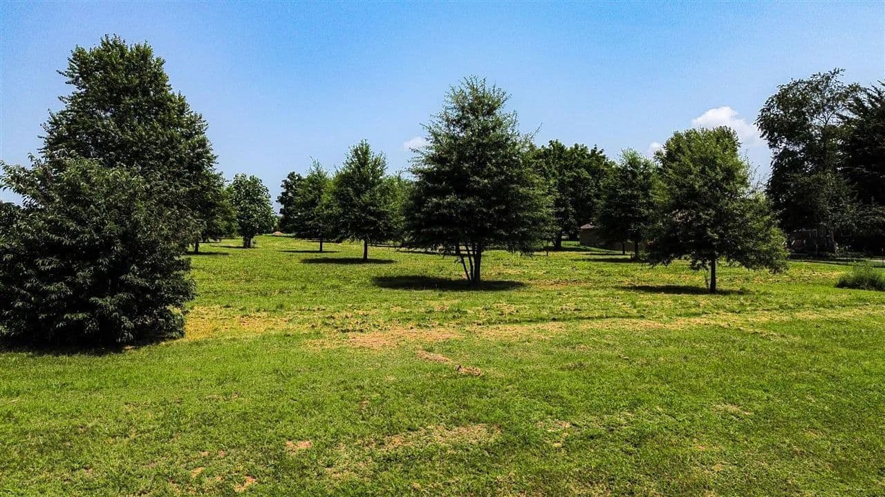 1.21 Acres of Land for Sale in Franklin, KY - Franklin, Kentucky, 42134