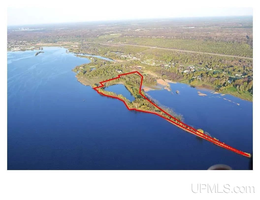 21.67 Acres of Land for Sale in Gladstone, MI - Gladstone, Michigan, 49837